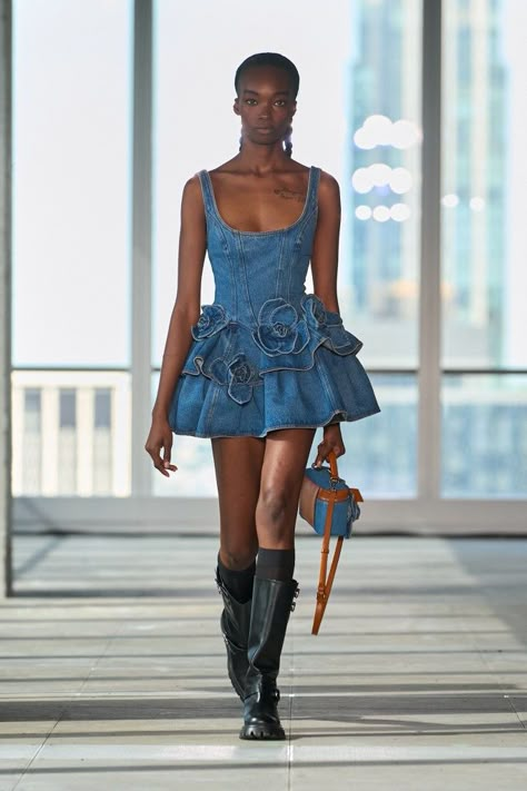 Jeans Trends 2025: Barrel, Jorts, & Denim Dresses Shell Clothes, Grown Woman Era, Best Runway Looks, Fashion Inspo Summer, Spain Style, Photoshoot Outfit Ideas, Sustainable Denim, Corset Dresses, Fashion Newsletter