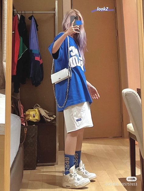 Blue Tshirt Outfit Aesthetic, Blue Tshirt Outfit, Oversize Tshirt Outfits, Boyish Outfits, T Shirt Outfit, Practice Outfits, Blue Streetwear, Quick Outfits, Tomboy Style Outfits