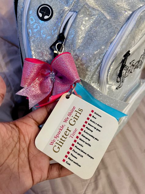 Summit Packing List Cheer, First Cheer Competition Gift, Cheer Bag Accessories, Cheer Backpack Ideas, Cheer Packing List, Cheer Pins For Backpacks, Cheer Bag Essentials, Dance Competition Bag, Cheer Competition Gifts