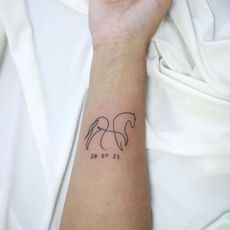 Memorial Horse Tattoo, Horse Tattoo Ideas, Small Horse Tattoo, Small Tattoos Ideas, Horse Shoe Tattoo, Horse Tattoo Design, Lord Of The Rings Tattoo, Cowgirl Tattoos, Cowboy Tattoos