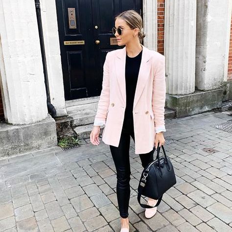 🌸 Taken me a while to get into this blazer but I can’t get enough now 🙏🏼🙏🏼 Have linked it over on my @liketoknow.it account! #liketkit… Pink Coat Outfit Winter, Nadia Anya, Pink Coat Outfit, Chic Outfits Edgy, Weekly Vlog, Lawyer Fashion, Colour Combinations Fashion, Look Formal, Business Outfits Women