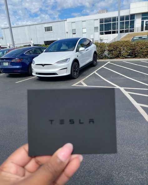 Tesla Aesthetic Girl, Tesla Model Y White, Tesla Card, Tesla Car Models, Broken Iphone Screen, Business Vision Board, 2015 Jeep Wrangler, Career Vision Board, Car Goals