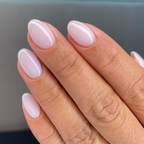 Solid Color Wedding Nails, Cream Summer Nails, Simple Gel Almond Nails, Senior Portrait Nails, Prom Nails Basic, Short Nail Neutral, Simple Nails For Senior Pictures, Gel Manicure Almond Shape, Nails That Look Good Grown Out