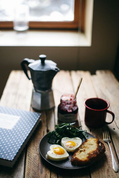 Breakfast And Brunch, God Mat, Breakfast In Bed, Breakfast Time, An Egg, Recipe Of The Day, Coffee Pot, Food Styling, Food Photo