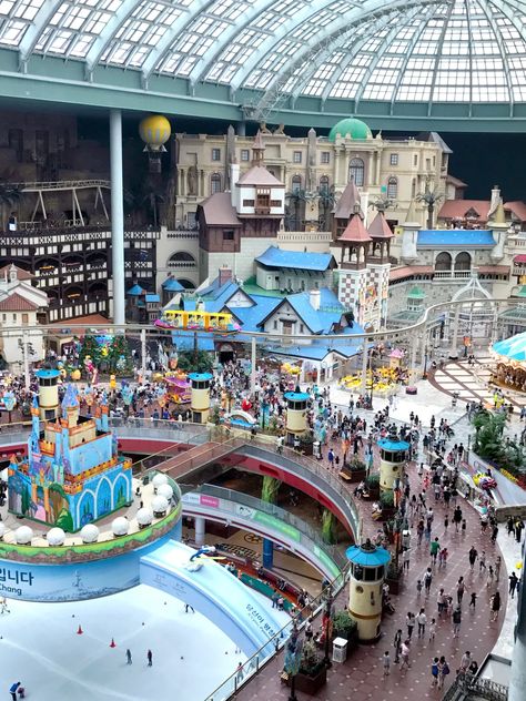 Lotte World: biggest indoor amusement park in the world - Tofu V Travels Seoul Vibe, Indoor Amusement Parks, Jeju City, South Korea Photography, Universal Studios Singapore, Korea University, Lotte World, Dream Summer, South Korea Travel