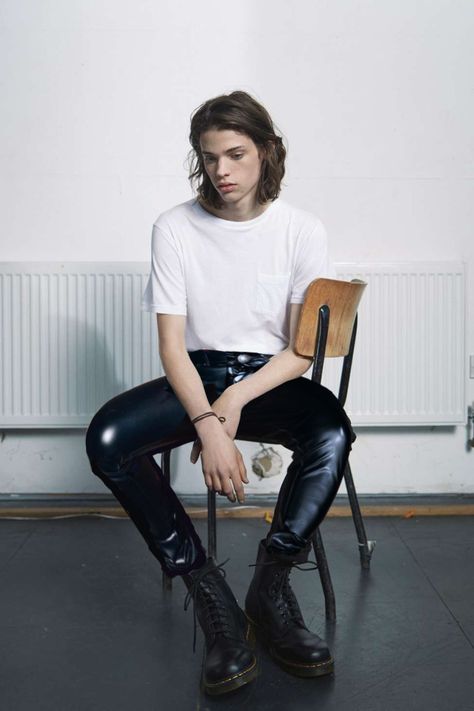 Erin Mommsen, Sitting Poses, Jane Birkin, Napoleon Hill, Trik Fotografi, Alexa Chung, Long Hair Styles Men, Kristen Stewart, Poses For Men