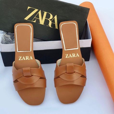 Zara Sandals Outfit, Zara Slippers, Sandal Zara, Mule Shoes Outfit, Vivi Fashion, Sandals 2023, Women Slippers Fashion, Zara Sandals, Custom Shoes Diy