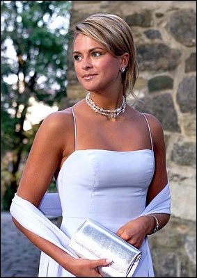 Kroonprinses Victoria, Swedish Women, Royal Women, Princess Diana Fashion, Swedish Royalty, Royal Beauty, Diana Fashion, Princess Madeleine, Queen Silvia