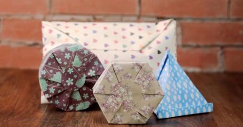 Are you looking for a creative way to wrap an odd-shaped gift? These clever gift wrapping ideas are here to help! Check out these 4 tutorials to learn how. Wrap Odd Shaped Gifts, Christmas Presents Ideas, Wrapping Techniques, Presents Ideas, Gift Wrapping Techniques, Gift Wrapping Ideas, How To Wrap, Clever Gift, Gift Wrap Tags