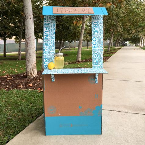 Fresh Squeezed Fun: DIY Lemonade Stand Cardboard Lemonade Stand, Diy Lemonade Stand, Diy Lemonade, Cardboard Playhouse, Boxes Diy, Phone Accessories Diy, Diy Xmas Gifts, Diy Lanterns, Creative Valentines