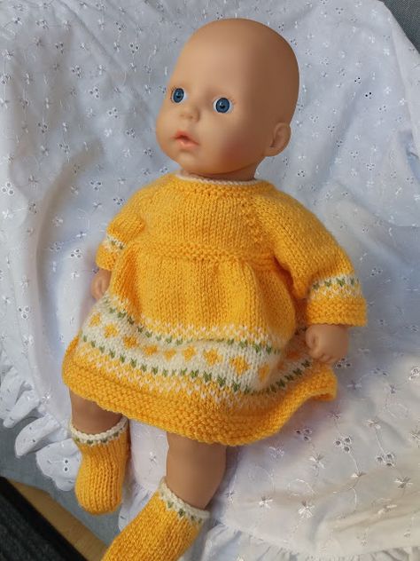 Linmary Knits: Baby Annabell Festive Dress Linmary Knits, Dear Dolly, Barbie Knitting Patterns, Knitting Clothes, Knitted Doll Patterns, Baby Doll Clothes Patterns, Festive Dress, Knitting Patterns Free Sweater, Doll Knitting