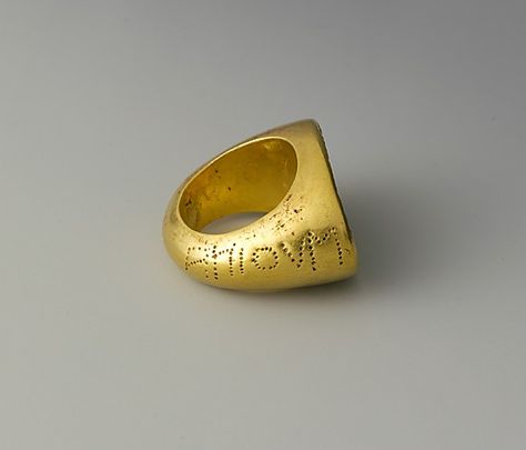 Gold ring  Period: Late Classical or Hellenistic Date: late 4th or early 3rd century B.C. Culture: Etruscan Medium: Gold Historic Jewelry, Large Gold Ring, Etruscan Jewelry, Ancient Relics, Ancient Europe, Ancient Jewels, Roman Jewelry, Ancient Jewellery, Historical Jewellery