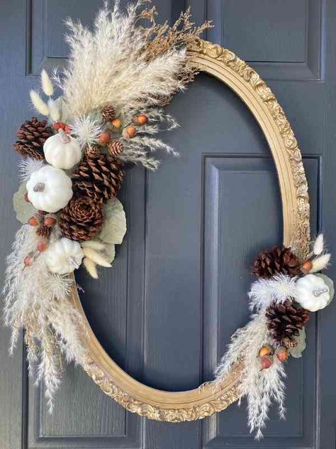 Rustic Picture Frame Wreath, Diy Fall Frame Decor, Picture Frame Wreath Front Doors, Fall Picture Frame Wreaths Diy, Fall Frame Wreath, Fall Picture Frame Wreath, Fall Crafts Decor, Hoop Crafts Ideas, Metal Wreath Frame Ideas