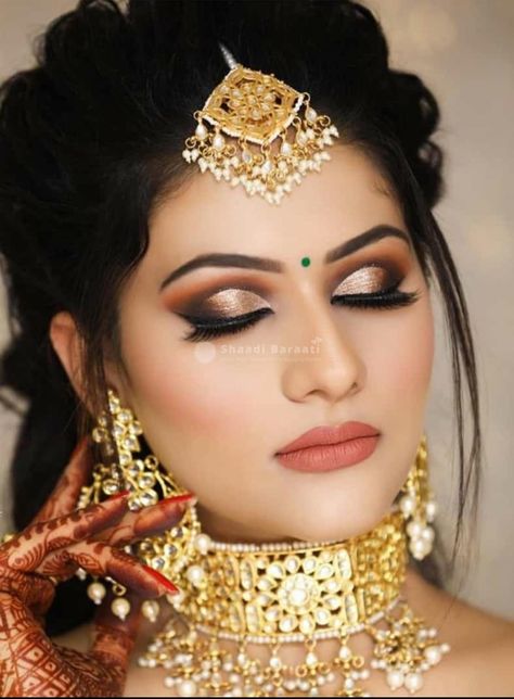 Bridal Eye Makeup Indian, Soft Pink Makeup, Uni Makeup, Men Salon, Festive Hairstyles, Soft Makeup Look, Dulhan Makeup, Make Up Gold, Indian Bride Makeup