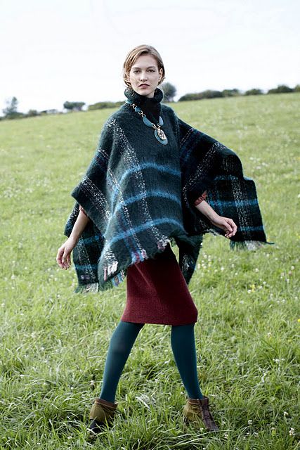 Poncho with Skirt How To Wear Poncho, Organic Fashion Design, Celtic Fashion, Green Tights, Anthropologie Clothing, Favourite Season, Country Fashion, Skirt Outfit, Only Fashion