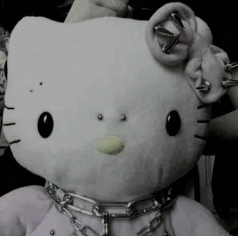 Goth Hello Kitty Aesthetic, Goth Hello Kitty, Goth Icon, Kylie Scott, Pink Goth, Y2k Profile Picture, Hello Kitty Aesthetic, Kawaii Goth, Hello Kitty Plush