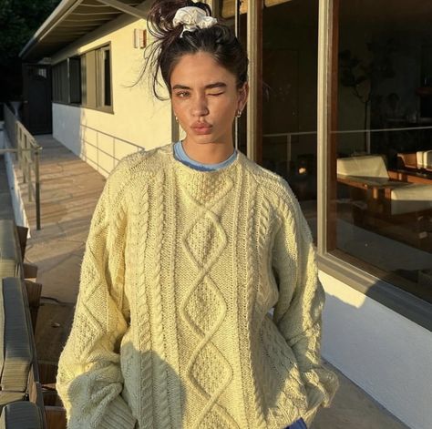 Vintage sweater. Old money style. Womans fashion. Mens style. Alfreic Eden. Affiliate. Christina Nadin, Urban Outfitters Clothes, Crewneck Vintage, Amazon Clothes, Vintage Pullovers, December 19, Best Of Both Worlds, Old Money Style, Oversize Knit