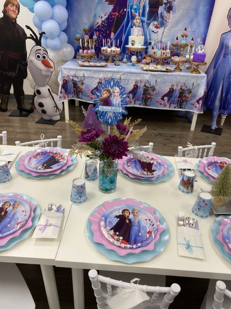 Frozen Birthday Party Decorations Ideas At Home, Elsa Birthday Party Decorations At Home, Frozen Table Decor, Frozen Birthday Table Decorations, Frozen Table Decorations, Frozen Party Table, Frozen 3rd Birthday, Frozen Birthday Party Cake, Frozen Birthday Party Decorations