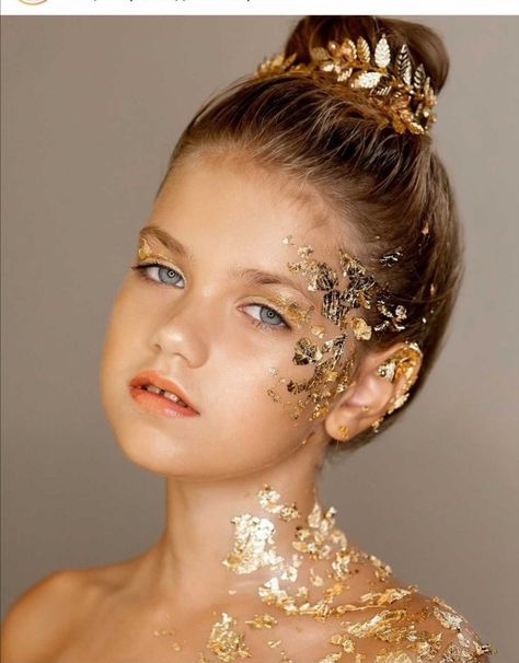 Gold Costume Ideas, Gold Face Paint, College Makeup, Angel Makeup, High Fashion Makeup, Gold Costume, Branding Photoshoot Inspiration, Makeup Pro, Gold Makeup