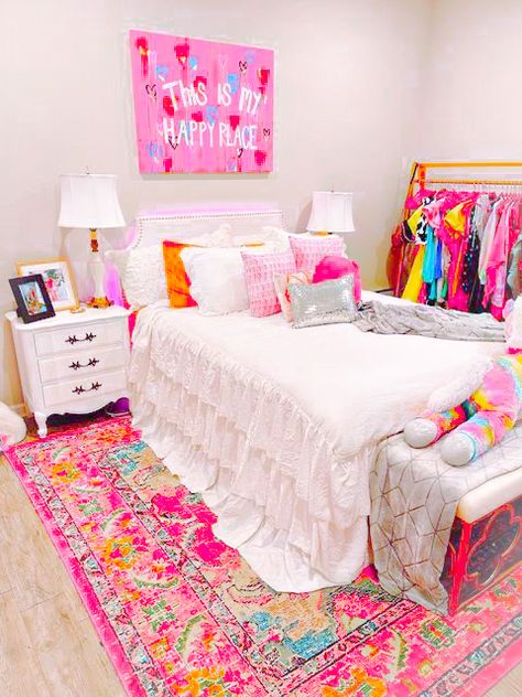 Pink Dorm Rooms, Preppy Dorm Room, Preppy Bedroom Decor, Dorm Room Styles, Pink Dorm, Preppy Bedroom, College Room Decor, College Dorm Room Decor, Dorm Room Designs