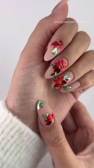 Christmas Nails Poinsettia, Pointsetta Nails, Poinsettia Nail Art, Poinsettia Nails, Pedicured Toes, Manicured Nails, Glass Nails, Nail Styles, New Year's Nails