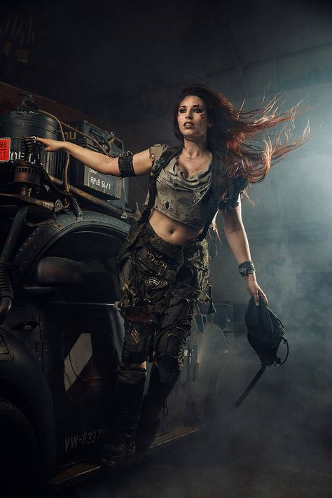 Mad Max Inspired Outfits, Mad Max Photoshoot, Madmax Aesthetic, Post Apocalyptic Photoshoot, Post Apocalyptic Outfit Women, Apocalypse Photoshoot, Mad Max Aesthetic, Grungy Photoshoot, Mad Max Fashion