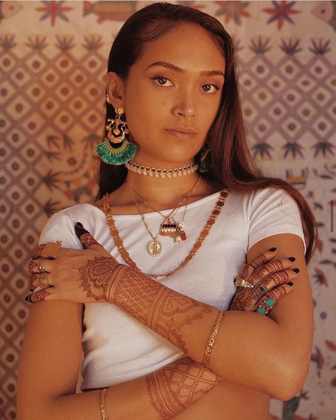 HuqThat (@huqthat) • Instagram photos and videos Joy Crookes Style, Joy Crookes, Punky Hair, Mother May I, Spiritual Fashion, Colors Show, Festival Outfits Women, Female Inspiration, Personal Branding Photoshoot