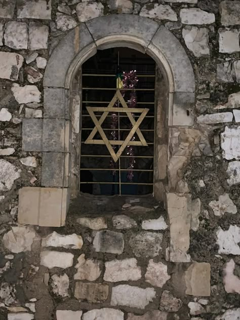 Jewish Synagogue Aesthetic, Jewish Aesthetic, Jewish Inspiration, Jewish Beliefs, Jewish Synagogue, Jewish Culture, Jewish Star, Jewish History, Shabbat Shalom