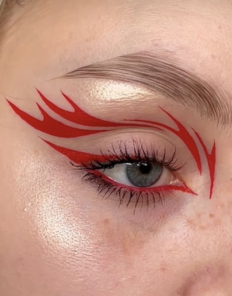 Fire Eyeliner Eye Makeup, Edgy Graphic Liner, Fire Inspired Makeup Look, Fire Graphic Liner, Fire Makeup Ideas, Orange Make Up, Flame Eye Makeup, Flame Eyeliner, Fire Eyeliner