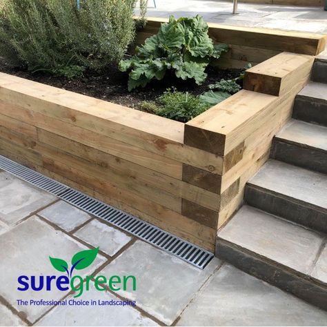 Flower Bed Against House, Railway Sleepers Garden, Sleepers In Garden, Small Garden Landscape, Railway Sleepers, Landscaping Retaining Walls, Tiered Garden, Back Garden Design, Sloped Garden