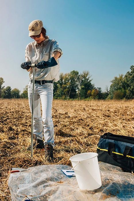 Teachers! Are your students interested in agriculture and science? They might be curious to know about the career of an agricultural engineer. 🔬 Learn more at our link. Jobs In Italy, Science Careers, Types Of Science, Pharmaceutical Sales, Agricultural Engineering, Career Vision Board, Environmental Engineering, Be Curious, Interpersonal Skills