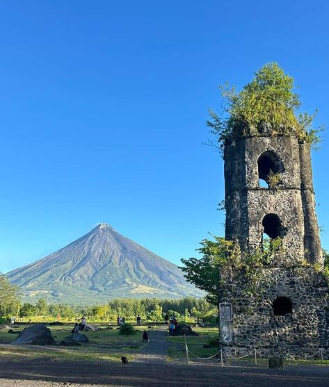 Mayon Volcano Photography, Philippine Photography, Volcano Pictures, Mayon Volcano, Funny Quotes Tumblr, Cartoon Wallpaper Hd, Wallpaper Android, Cat Aesthetic, Lock Screen