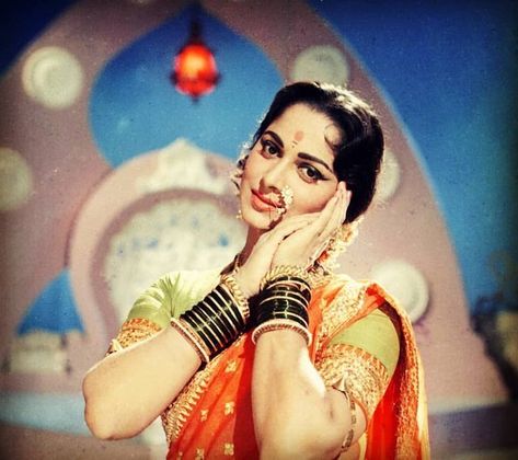 Waheeda Rehman in “Guide” (1965) Waheeda Rehman Beauty, Waheeda Rehman, Madhavan Actor Vintage, Meetha Ragunath Actress, Shobhana Actress Vintage, Aishwarya Rai In Ravanan Movie, Royal Indian, Retro Bollywood, Indian Bollywood