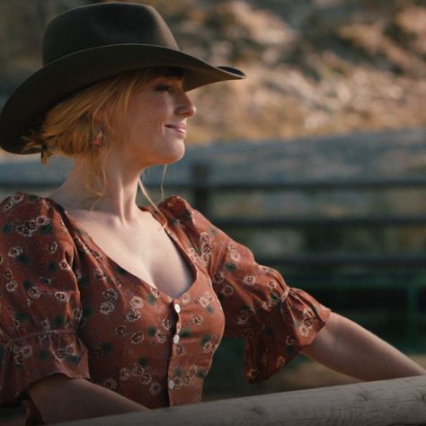 Beth And Rip, Beth Dutton Style, Yellowstone Outfits, Kelly Reilly, Cowgirl Style Outfits, Beth Dutton, Wednesday Afternoon, Fashionably Late, Horse Ranch