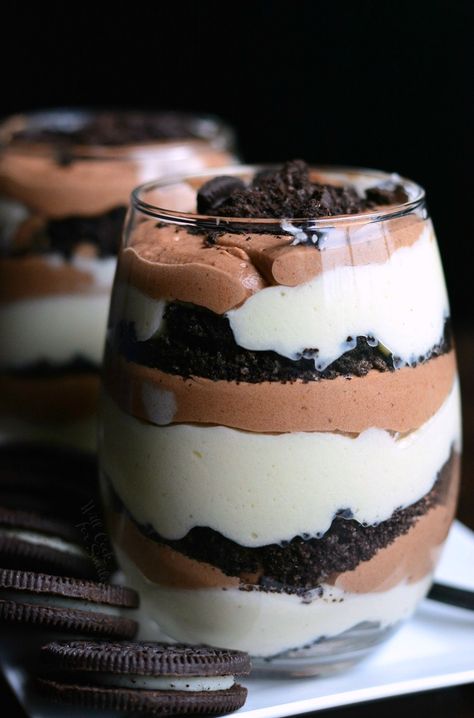 These amazing double chocolate mousse parfaits are perfect for sharing with someone special. Two types of lighter than air chocolate mousse is layered with crunchy Oreo cookie crumbles. Chocolate Mousse Parfait Recipe, Double Chocolate Mousse, Oreo Mousse, Chocolate Mousse Cups, Easy Chocolate Mousse, Dark Chocolate Mousse, Mint Oreo, Oreo Chocolate, White Chocolate Mousse