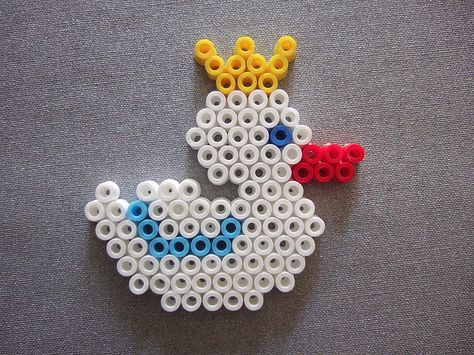 Hama Beads Duck by Dave Moodle Dad, via Flickr Hama Beads Animals, Fuse Bead Patterns, Hama Beads Design, Seed Bead Pattern, Diy Perler Bead Crafts, Perler Crafts, Diy Perler Beads, Melting Beads, Iron Beads