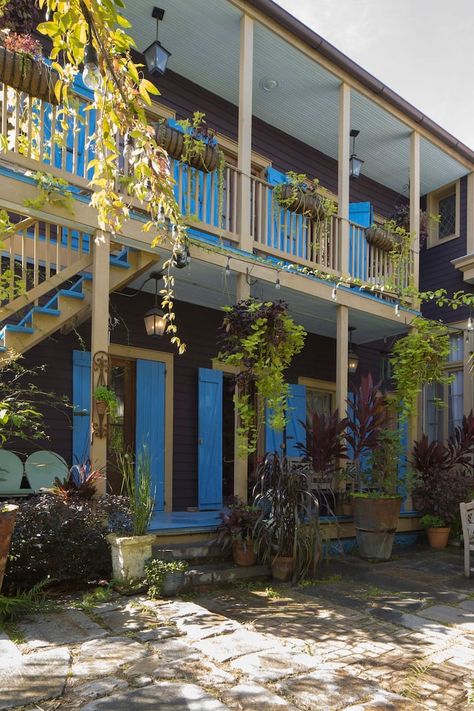 Sweet Suite in Historic Treme - Apartments for Rent in New Orleans, Louisiana, United States - Airbnb New Orleans House Exterior, Sims Exterior, New Orleans Witch, New Orleans Interior Design, New Orleans Apartment, New Orleans House, Shotgun House, New Orleans Homes, Save File