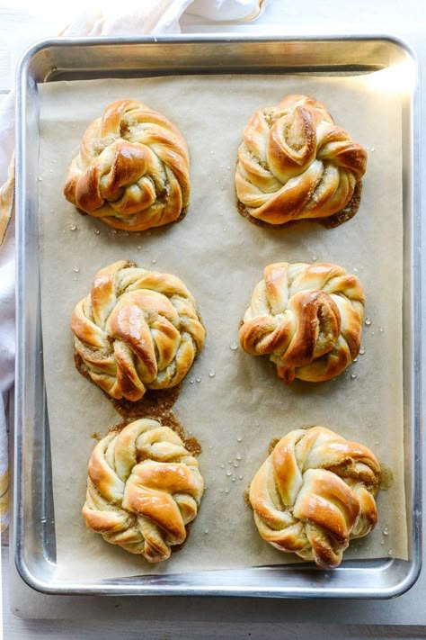 Swedish Cardamom Buns are soft, plush sweet rolls with a fragrant cardamom sugar filling. This easy knotted pastry is beyond delicious! #cardamomrolls #sweetrolls #cinnamonrolls #swedishrolls #christmas #christmasbreakfast #pastry Norwegian Cardamom Buns, Swedish Pastry Recipes, Cardamom Pastries, Cardamom Knots, Swedish Pastries, Swedish Pastry, Swedish Cardamom Buns Recipe, Swedish Cardamom Buns, Swedish Foods