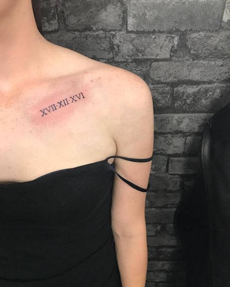 These subtle and small tattoo ideas are perfect for introverts looking to make a quieter statement with their ink. Collar Bone Tattoo Roman Numerals, Tattoos For Introverts, Riley Tattoo, Laurel Tattoo, Flower Tats, Meaningful Tattoos For Men, Tattoos Meaning, Bone Tattoo, Aura Reading