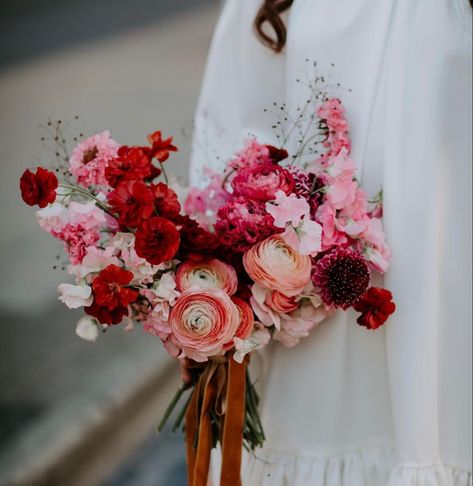 Colour Season, Red Wedding Theme, Bridal Bouquet Pink, Red Bouquet, Polka Dot Wedding, Valentines Flowers, Morning Wedding, Bride Bouquets, Red Wedding