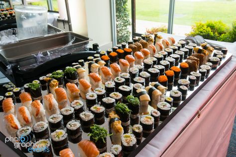 Sushi station for a client conference Sushi Station, Sushi Display, Japanese Buffet, Sushi Buffet, Sushi Shop, Buffet Set Up, Sushi Love, Sushi Party, Food Bar