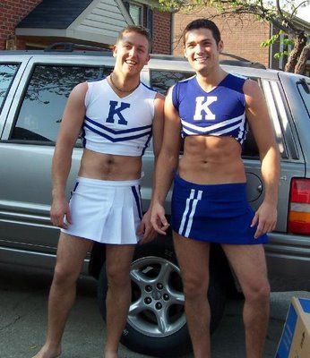 Cheerleader men in skirts looking better than in shorts! Obviously NOT cross dressing... they look like guys! Male Cheerleaders, Crop Top Boys, Skirts Men, Boys Wearing Skirts, Guys In Skirts, Cheerleader Outfit, Men Wearing Skirts, Athletic Skirts, Gender Fluid Fashion