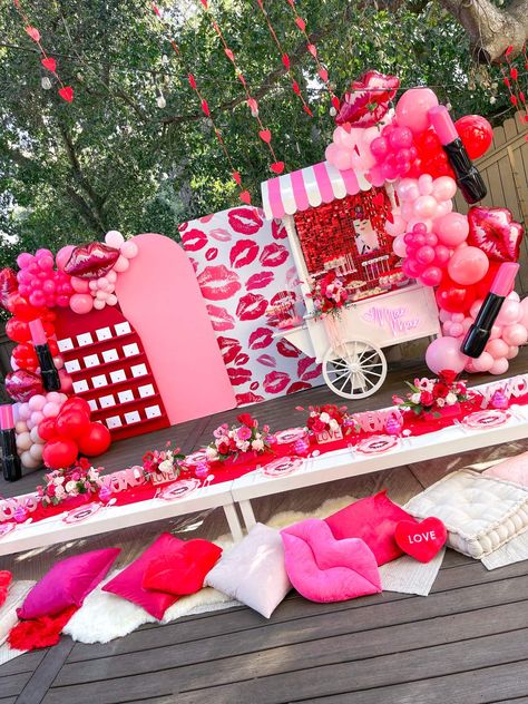 MaeMae's Valentine Bash | CatchMyParty.com Xoxo Birthday Party Ideas, Valentine S Day Party Ideas, Valentine’s Day Party Decorations, Valentine Brunch Ideas, Valentine’s Day Birthday Party, Valentines Birthday Party Ideas, Bachelorette Party Ideas Decorations, Valentine Party Decorations, Valentines Day Party Ideas