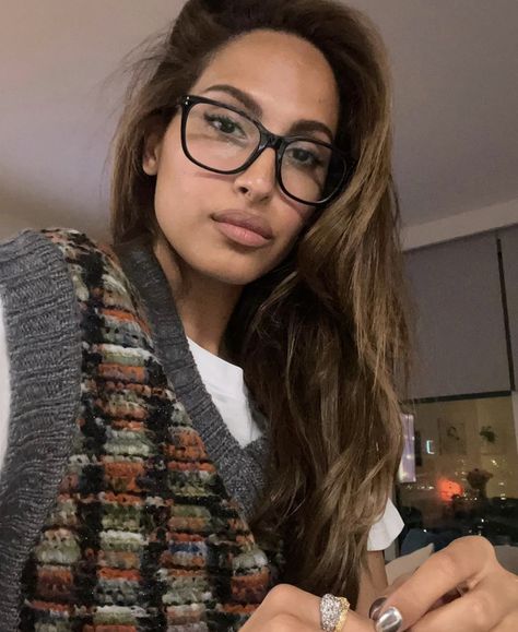 Snoh Aalegra Aesthetic, Snoh Alegra, Snoh Aalegra, Glasses Makeup, Celebrity Look, Woman Crush, Business Attire, Good Music, Style Icons