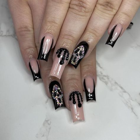 Halloween Nails With Charms Short, Glam Halloween Acrylic Nails, Halloween Nails Charms, Skelton Nails Acrylic, Halloween Nail Charms, Notpolish Nails, Skull Charm Nails, Extra Nails, Acrylic Nails Ideas