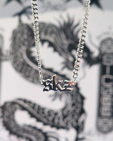 This subtle SKZ necklace is perfect for any STAY who wants to show their love for Stray Kids daily! Featuring the nameplate and cuban chain with an extension. This piece will be perfect to pair with your existing collection.  *Details* - Made from Hypoallergenic Stainless Steel - 2.2mm Cuban Chain - 40cm/15inch chain length plus 5cm/2inch extension Stray Kids Accessories, Skz Necklaces, Skz Necklace, Christmas List Ideas For Teens, Stray Kids Jewelry, Skz Jewelry, Cute Necklaces Aesthetic, Felix Han Hyunjin, Skz Merch