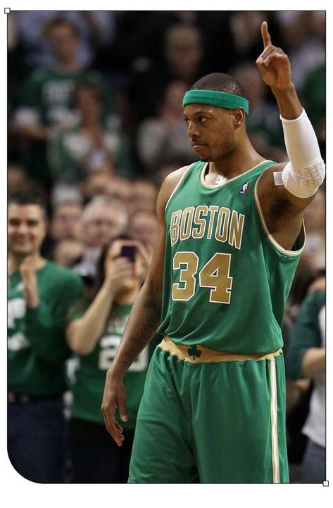 Paul Pierce Celtics Wallpaper, Wallpaper Nba, Boston Celtics Team, Boston Celtics Players, James Naismith, Nba Pics, Old School Basketball, Celtic Green, Celtics Basketball