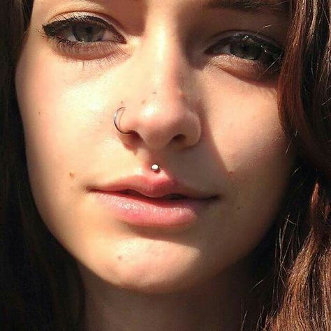 Tiny Medusa Piercing, Double Nose Piercing And Medusa, Dainty Medusa Piercing, Medusa Piercing Aesthetic, Medusa Piercing Hoop, Cute Medusa Piercing Jewelry, Medusa Piercing Jewelry Cool, Double Nostril Septum Medusa, Medusa Piercing