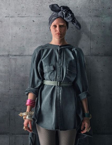 How to Dress as 'Mockingjay Part 1's Effie Trinket For Halloween With This District 13 Costume Guide — PHOTOS | Bustle Hunger Games Hair, Effie Trinket Costume, Hunger Games Effie, Hunger Games Theme, Hunger Games Costume, Hunger Games Districts, Hunger Games Party, Capitol Couture, Epic Halloween Costumes