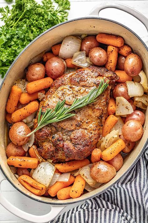 Pork Roast Recipes, Dutch Oven Recipes, Crockpot Recipes Beef, Pork Loin Roast, Sunday Roast, Think Food, Oven Recipes, Healthy Crockpot Recipes, Roast Recipes